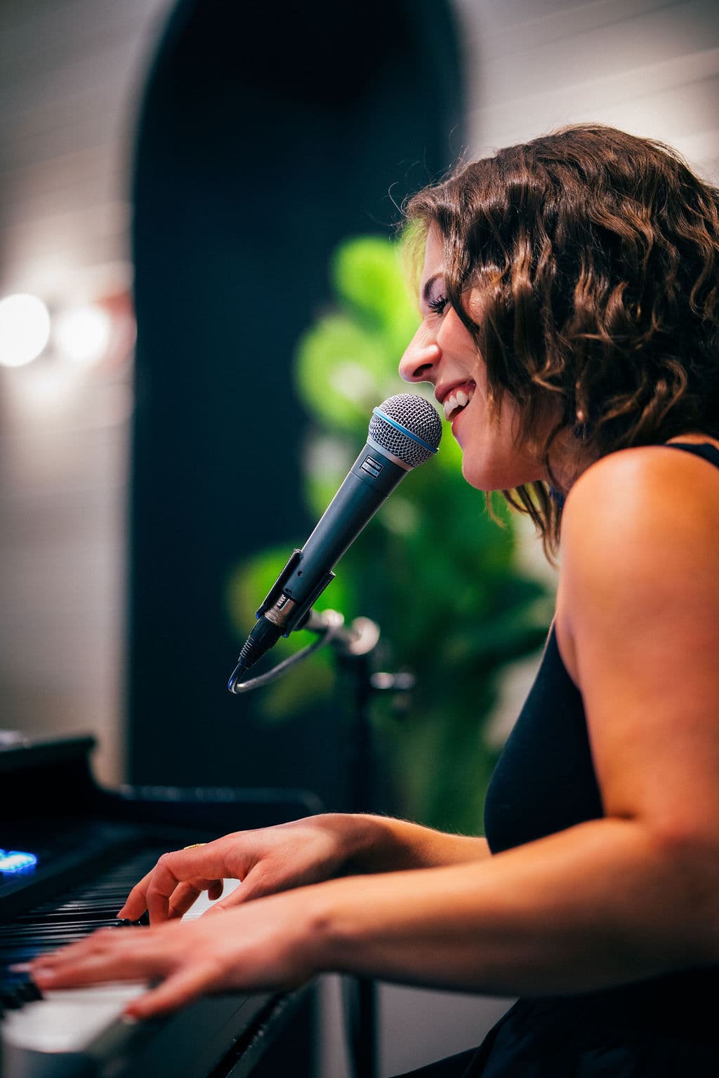 Live Music with Sadie Baker at Luft Café & Bar - 27-08-26
