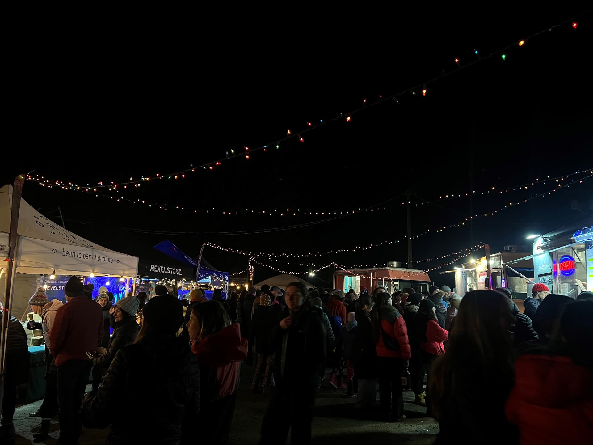 winter market at night