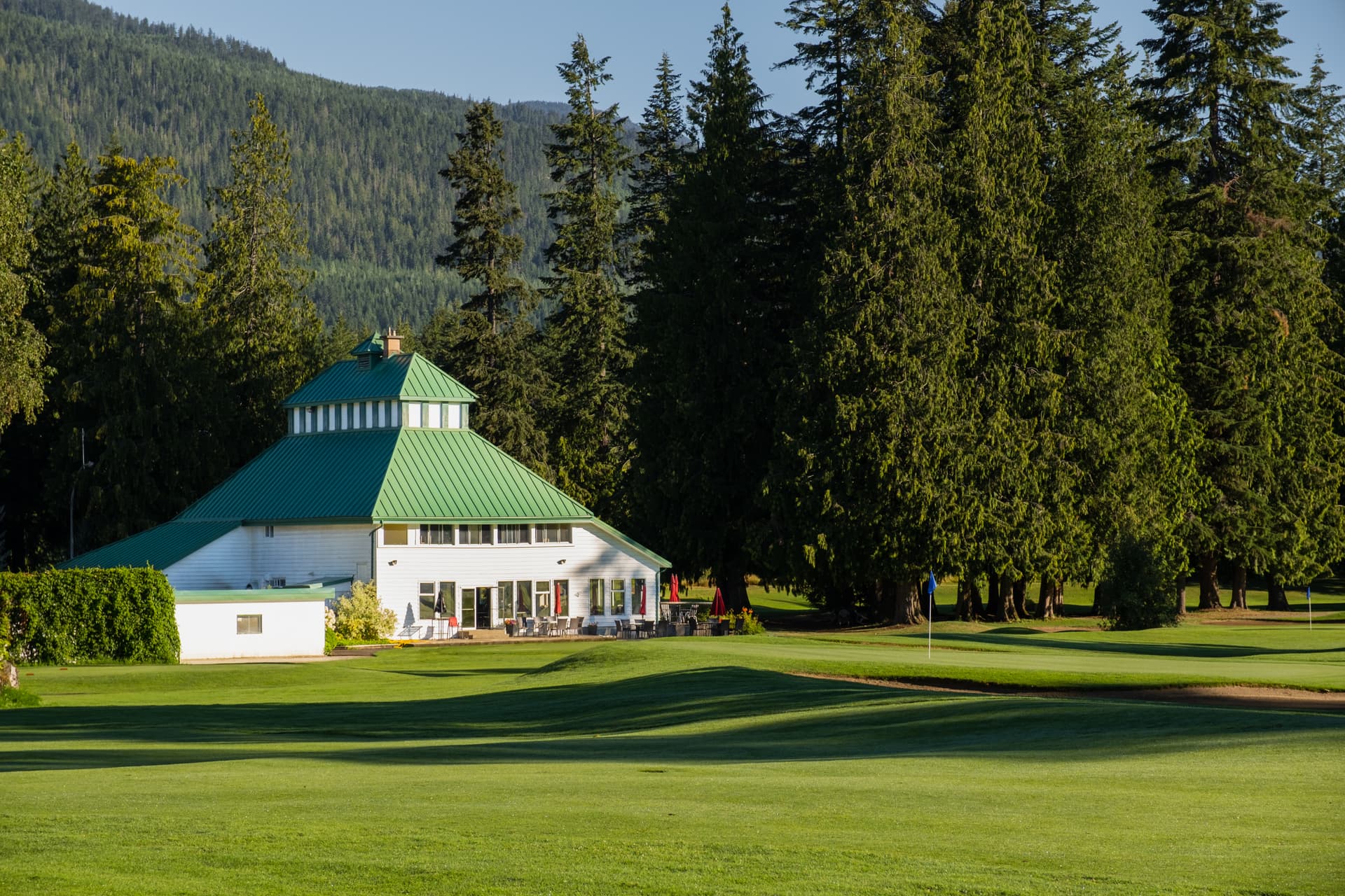 clubhouse of Revelstoke golf course