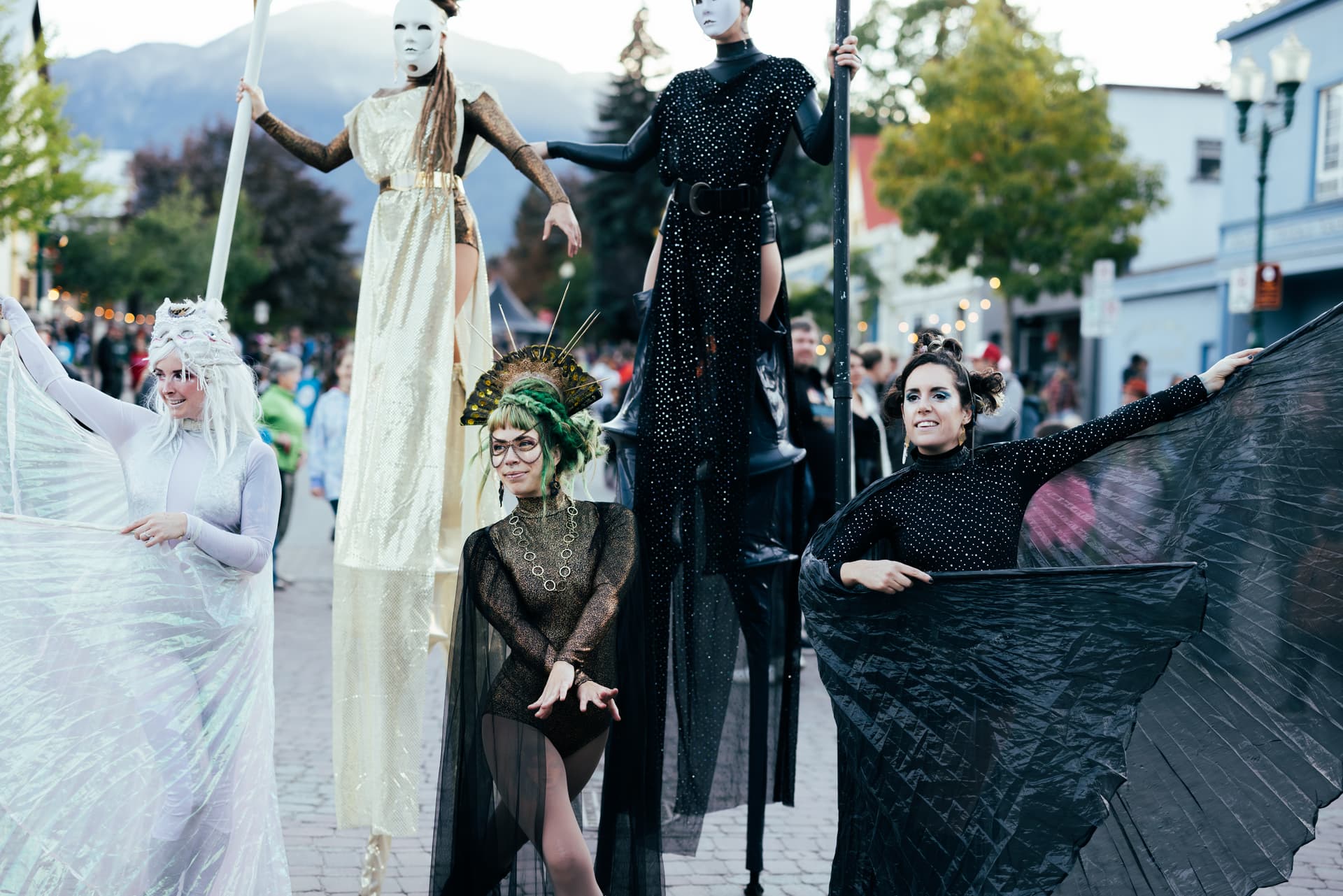 street performers during the day
