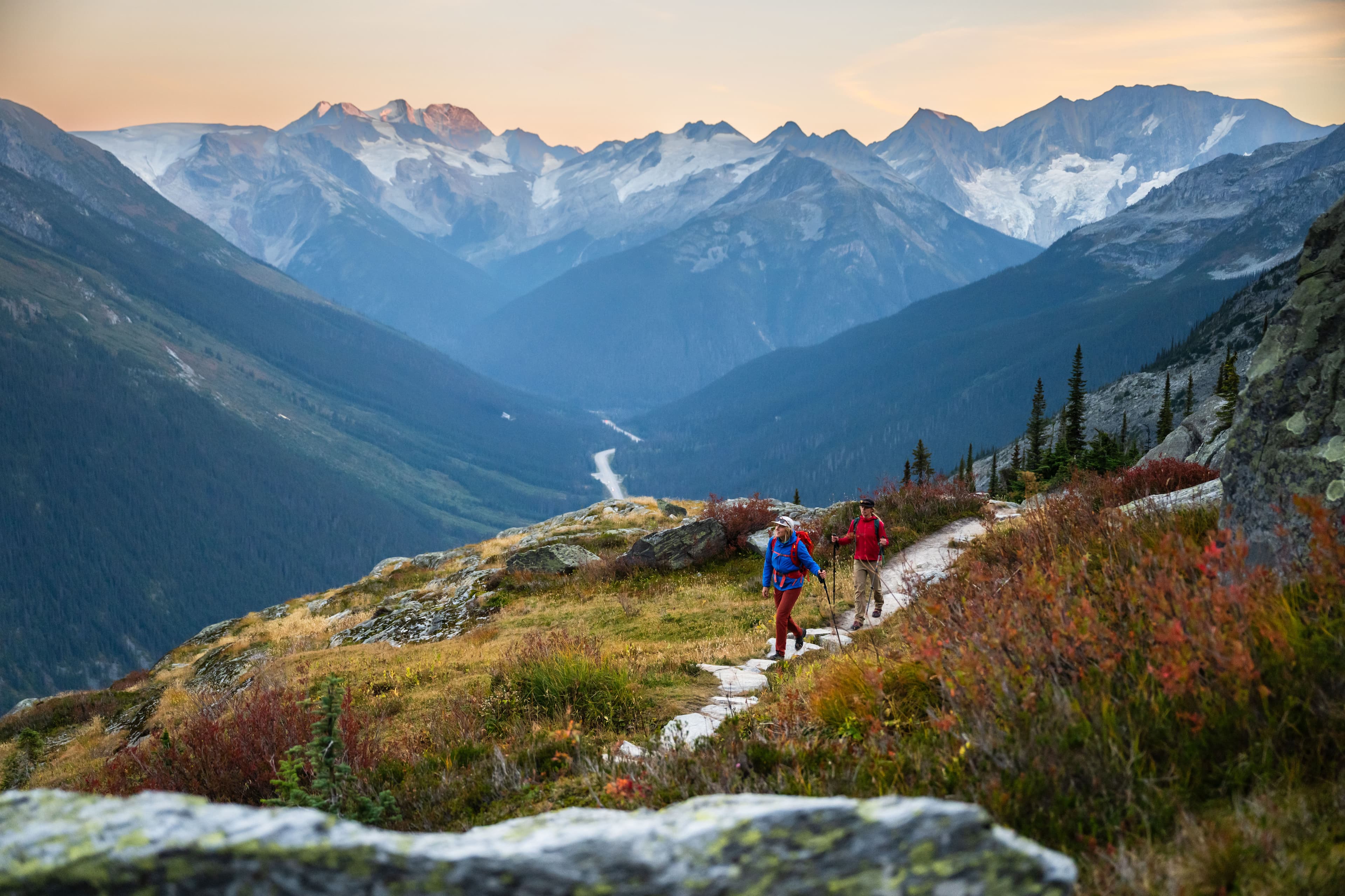 two girls hiking in alpine in fall folliage