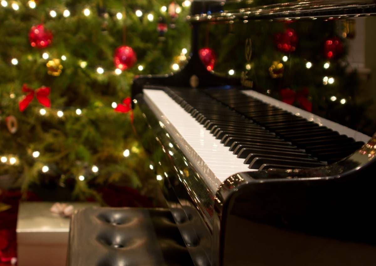 Christmas Classics, Live Music with Sadie Baker