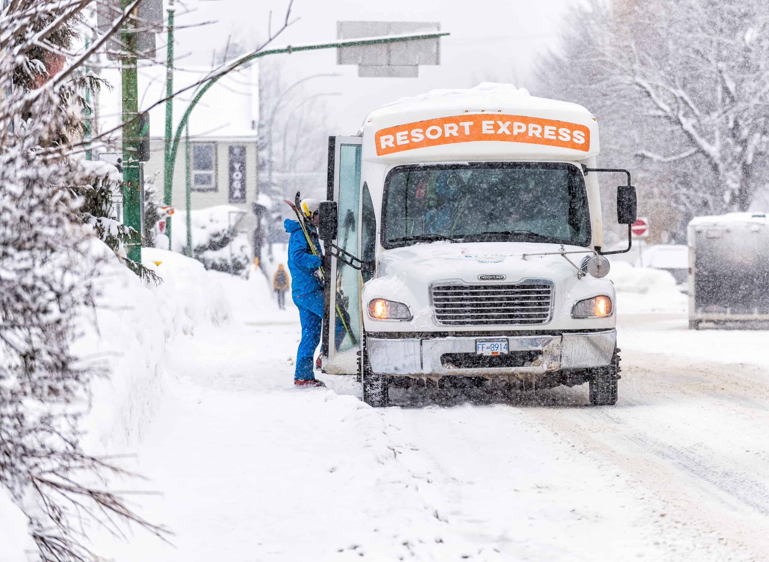 powder-downtown-revelstoke-winter-vincent-schnabl-WEB-USE-ONLY (2)