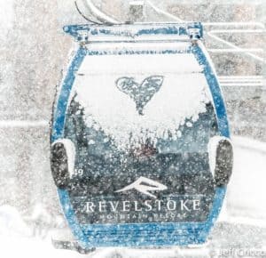 revelstoke-winter-rmr-skiing-heart-powder