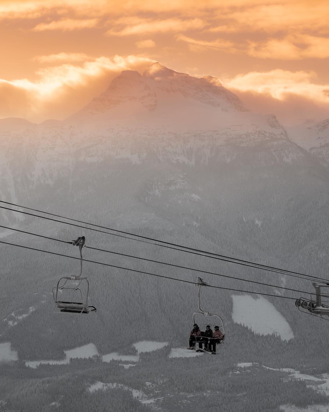 revelstoke-skiing-chair-resort
