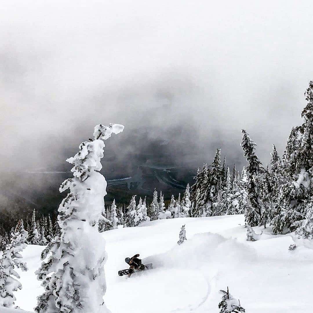 revelstoke-skiing-chair-resort