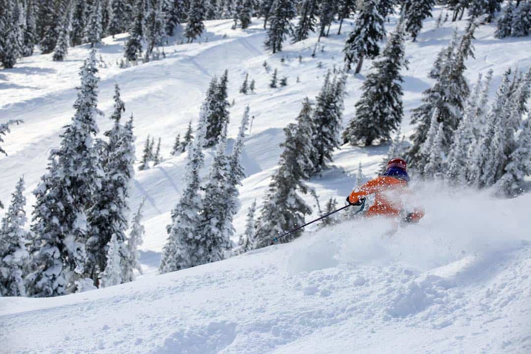 revelstoke-skiing-chair-resort