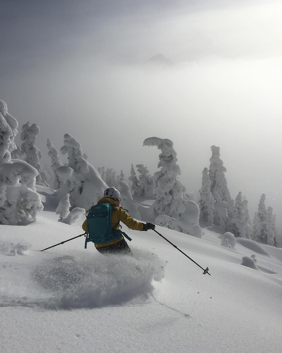 revelstoke-skiing-chair-resort