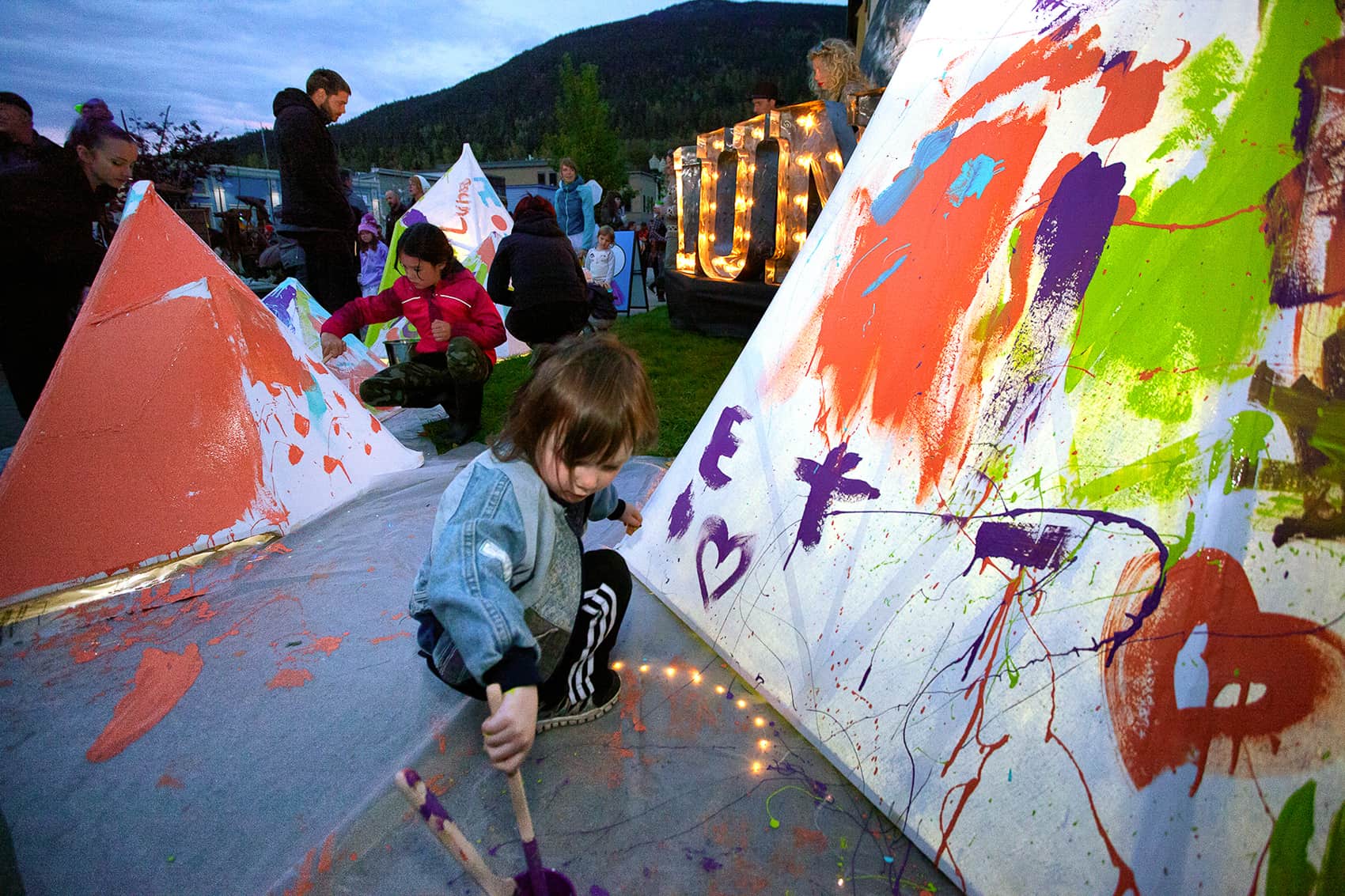 Kids Painting LUNA Art Festival