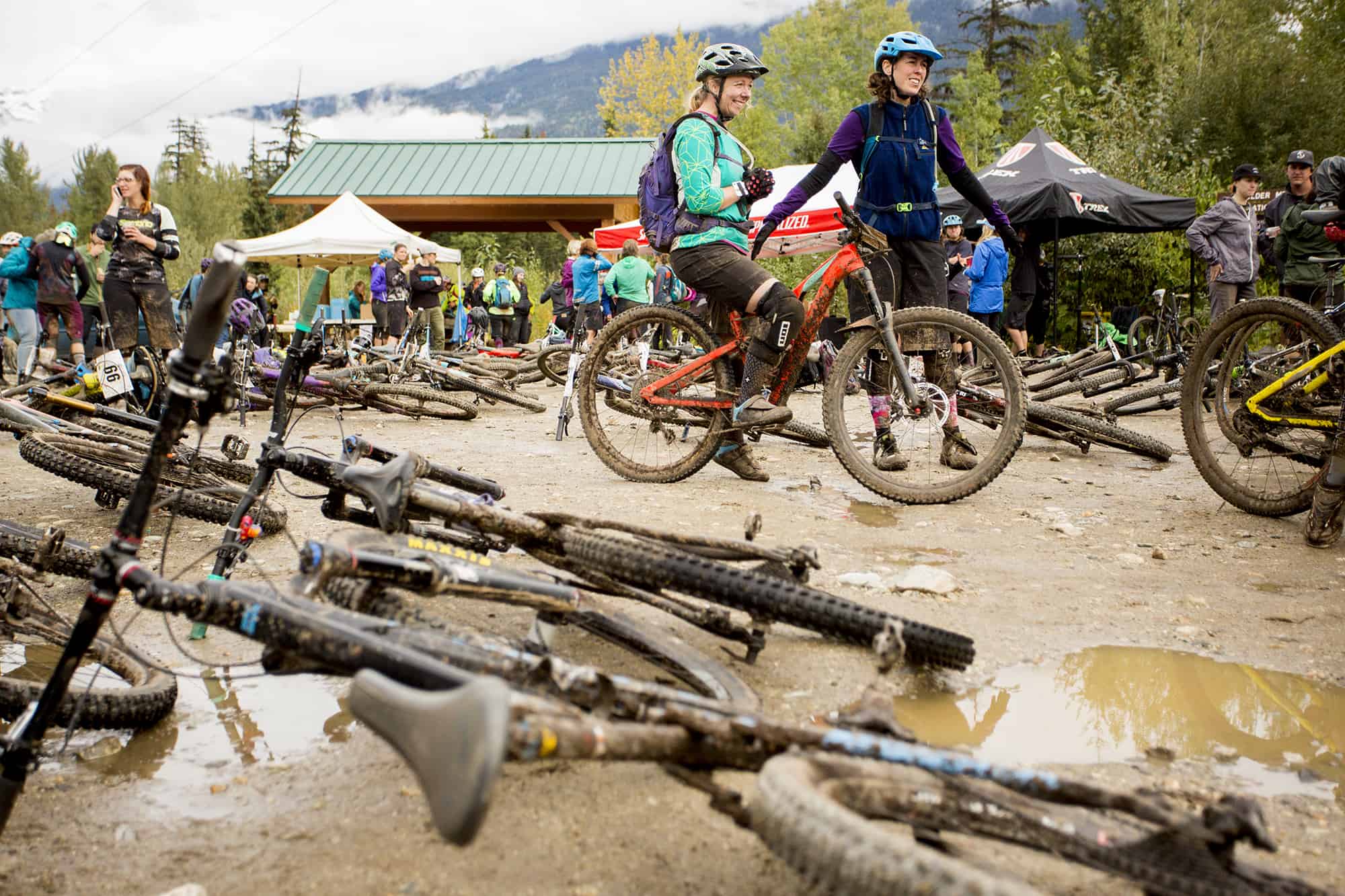 REVELSTOKE-WOMENS-ENDURO-MOUNTAIN-BIKE