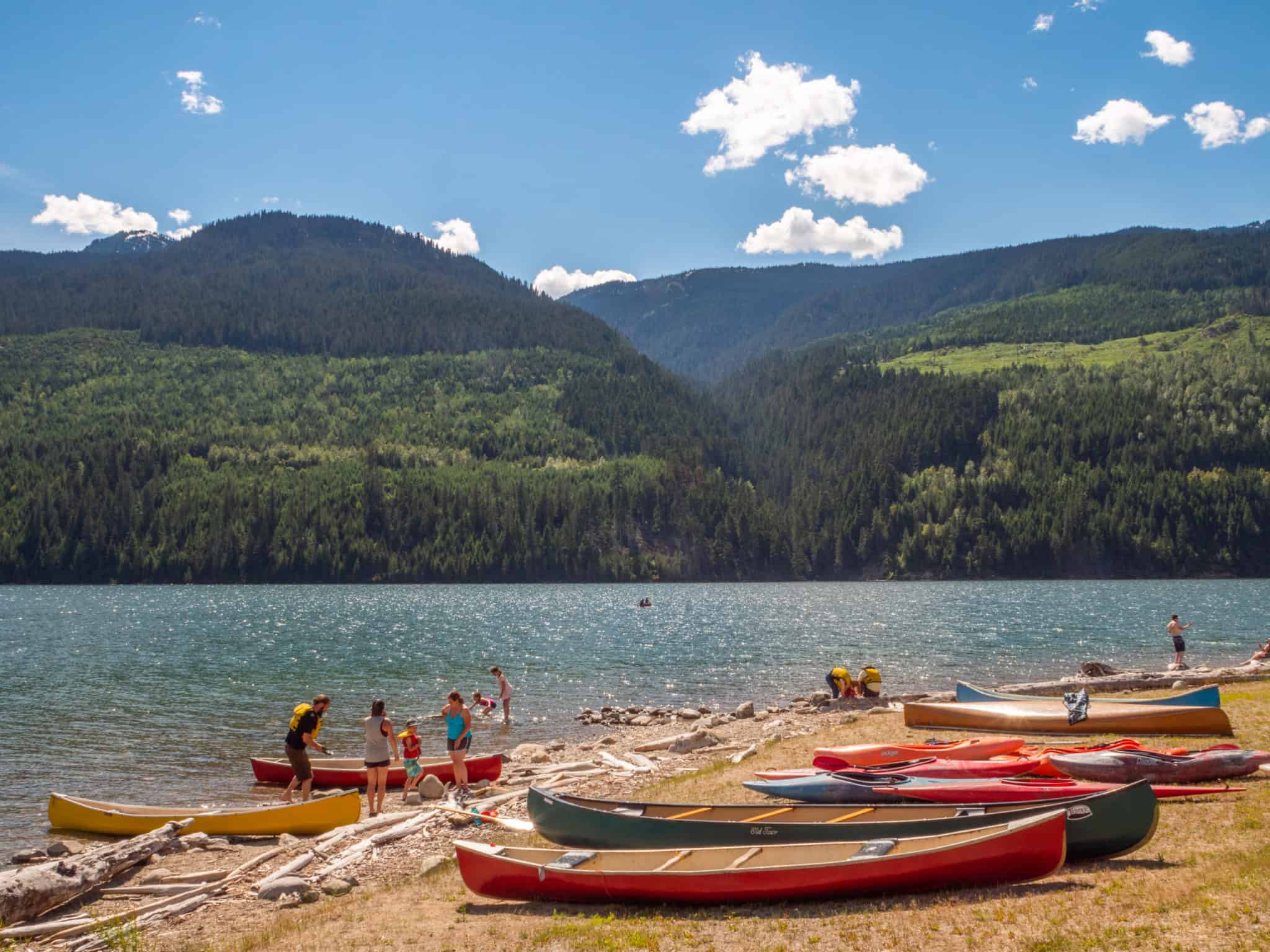 lake-revelstoke-canoe