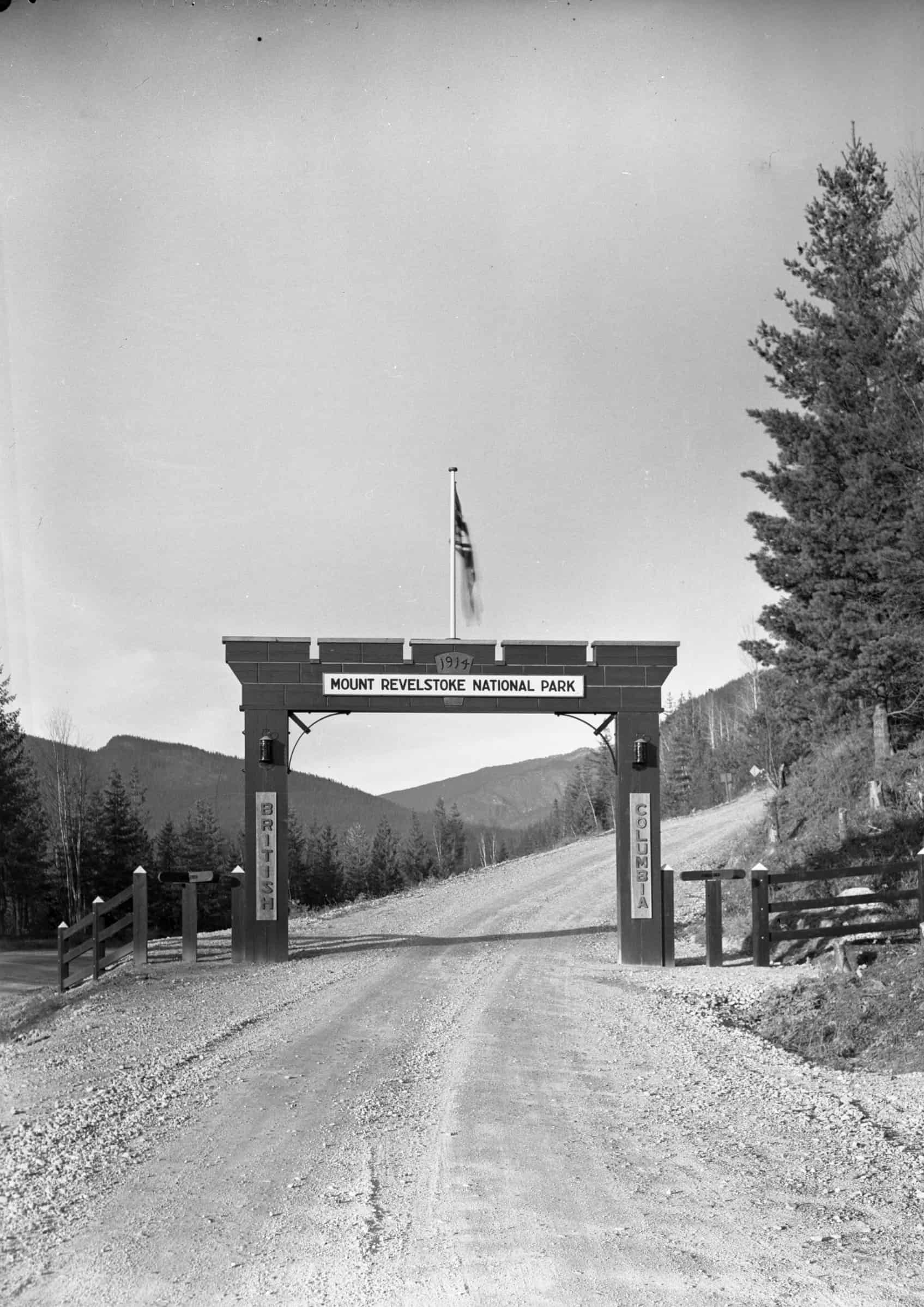 mount-revelstoke-entrance-gate