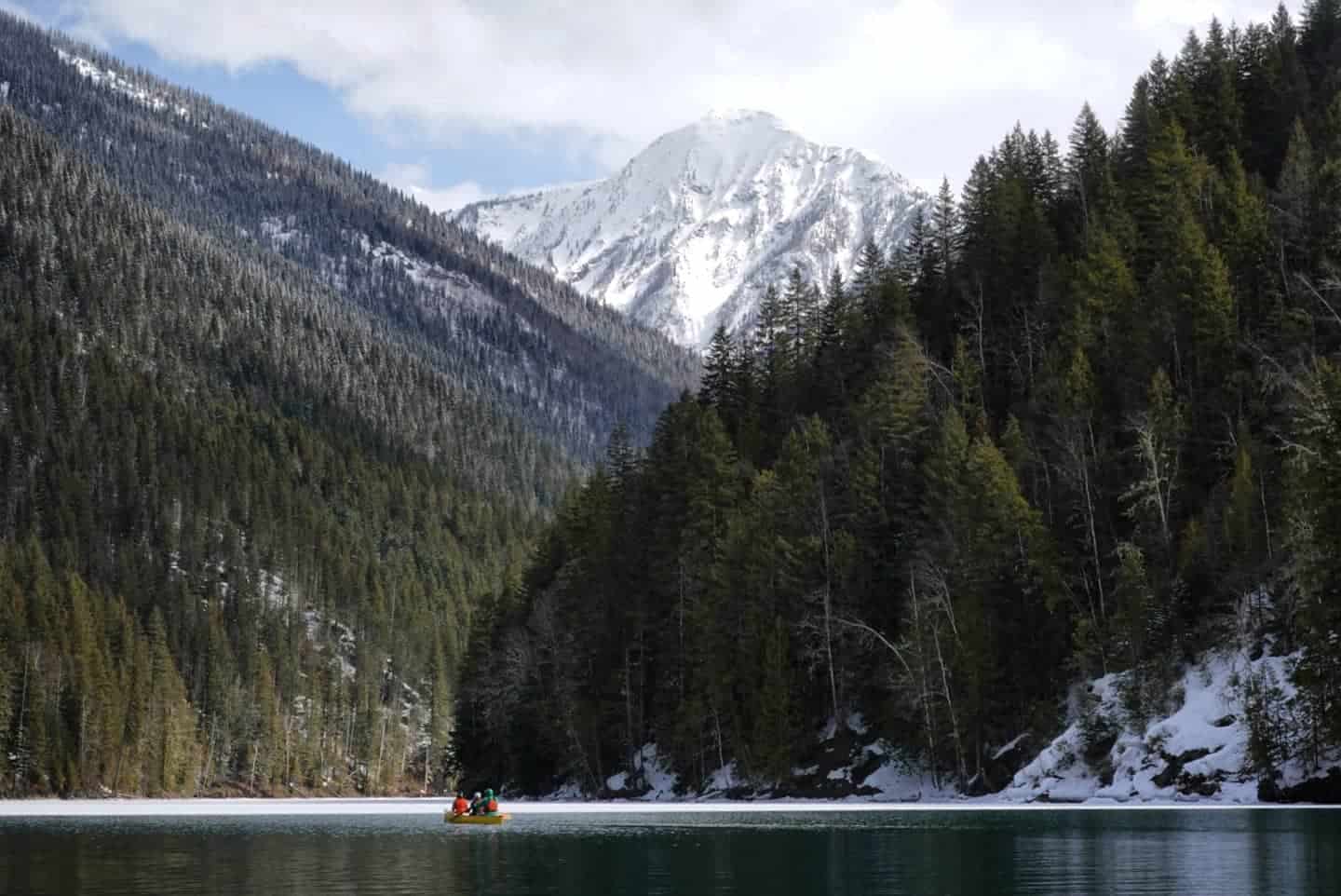 Canoeing on Lake Revelstoke. Photo: @scenesfromthetrail