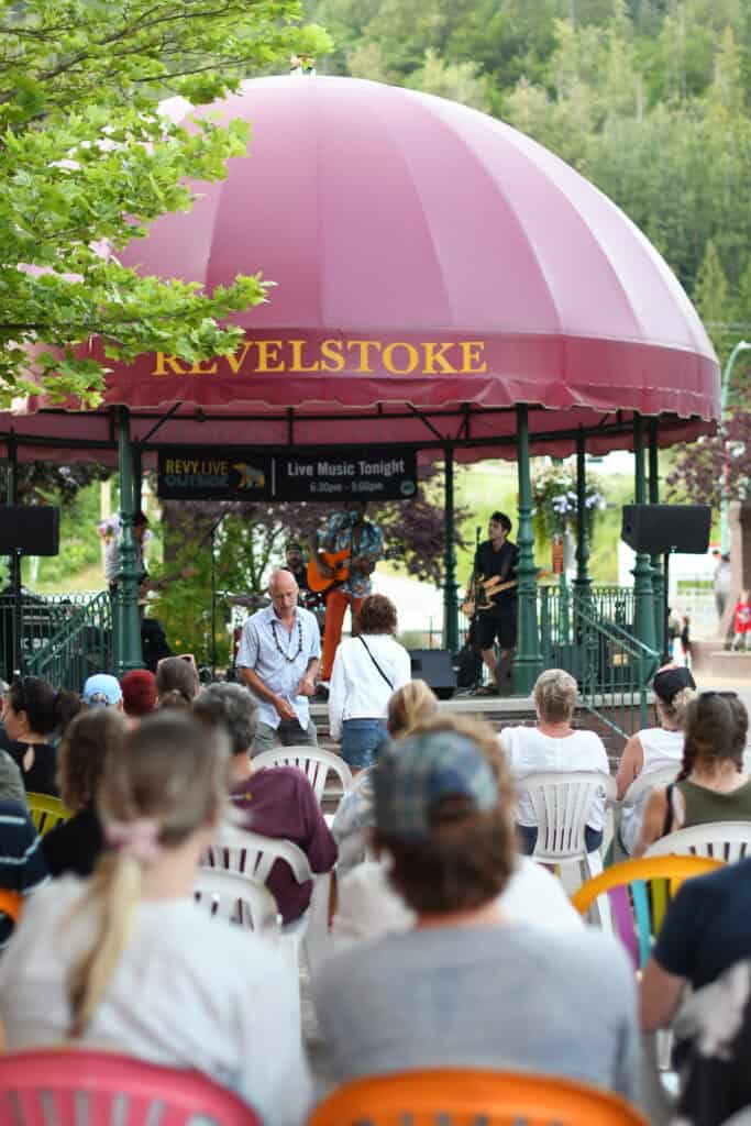 live music in revelstoke grizzly plaza